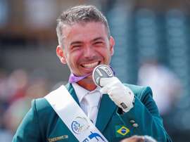 El brasileño Rodolpho Riskalla celebra la medalla de plata. EFE