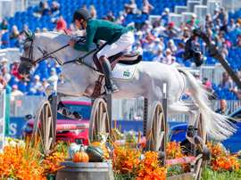 Marcio Carvalho Jorge de Brasil compite a bordo de Coronel MCJ durante la prueba de salto de obstáculos de los Juegos Ecuestres Mundiales 2018, en el centro ecuestre Tryon, en Mill Spring, Carolina del Norte (EE.UU.). EFE