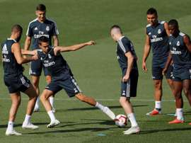 Reguilón played despite illness. EFE/Archivo