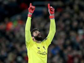 Alisson e Keita voltam a treinar com o grupo. EFE