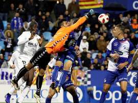 Santi Mina dio la vuelta al marcador. EFE