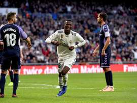 Vinicius se estrenó con la complicidad de Gil Manzano. EFE