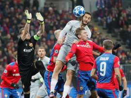 El central griego estará ante el Madrid. EFE