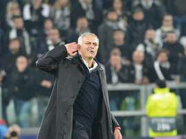 Mourinho provokes the Juventus crowd after the final whistle. EFE
