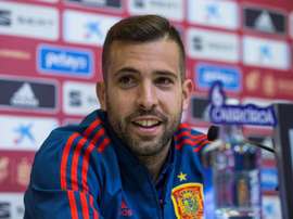 El defensa de la selección española de fútbol Jordi Alba durante la rueda de prensa posterior al entrenamiento realizado hoy en la Ciudad del Fútbol de Las Rozas, para preparar el partido de la Liga de Naciones contra Croacia, el jueves 15 en Zagreb. EFE