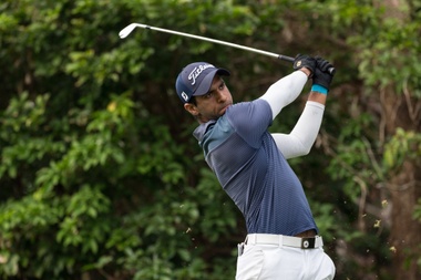 El inglés Aaron Rai, con 68 golpes (dos bajo par), que le ponen con un total de 194 (-16), ha aumentado su ventaja al frente del Abierto de Hong Kong. EFE