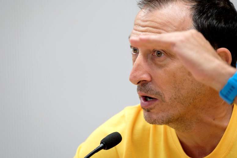 El entrenador del Herbalife Gran Canaria, Salva Maldonado, en un momento de la rueda de prensa que ofrece hoy en Las Palmas, previa al partido que su equipo disputa esta semana en la Euroliga contra el Armani Exchange Olimpia Milán. EFE