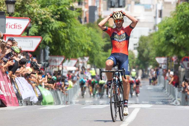 El ciclista Gorka Izaguirre entra en meta en el Campeonato de España de Ciclismo en ruta venciendo en solitario, el pasado mes de junio. EFE/Archivo