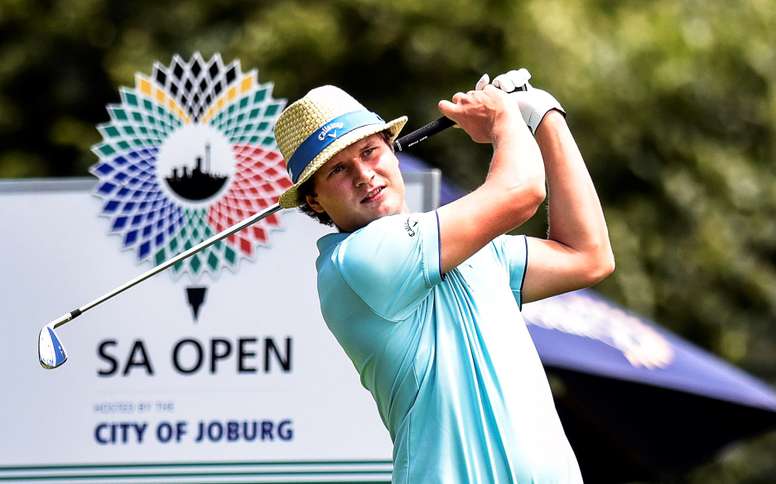 El golfista finlandés Tapio Pulkkanen durante el Abierto de Golf de Sudáfrica en el club de golf Randpark en Johannesburgo (Sudáfrica). EFE