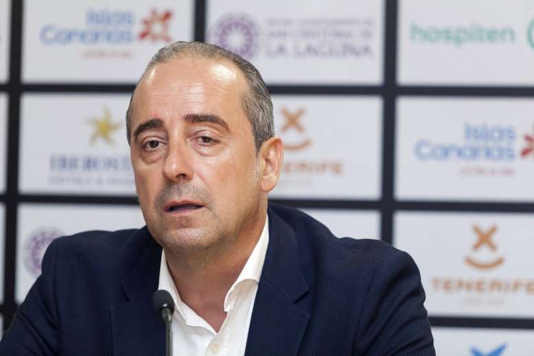 Imagen de archivo del entrenador vasco del Iberostar Tenerife Txus Vidorreta durante la rueda . EFE
