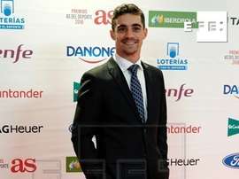 El patinador artístico sobre hielo Javier Fernández posa a su llegada a la entrega de los premios AS del Deporte hoy en Madrid. EFE/J.P.Gandul