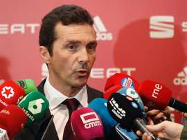 Guillermo Amor ne sait rien de la possible arrivée de De Jong. EFE