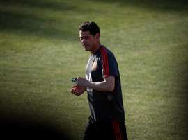 Fernando Hierro pasa revista. EFE/Archivo