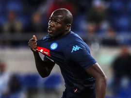 Koulibaly dio 10.000 euros y tres camisetas. EFE/Archivo
