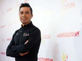El ciclista colombiano Darwin Atapuma, posa durante la presentación del equipo francés Cofidis hoy en el edifico Veles e vents de Valencia. EFE