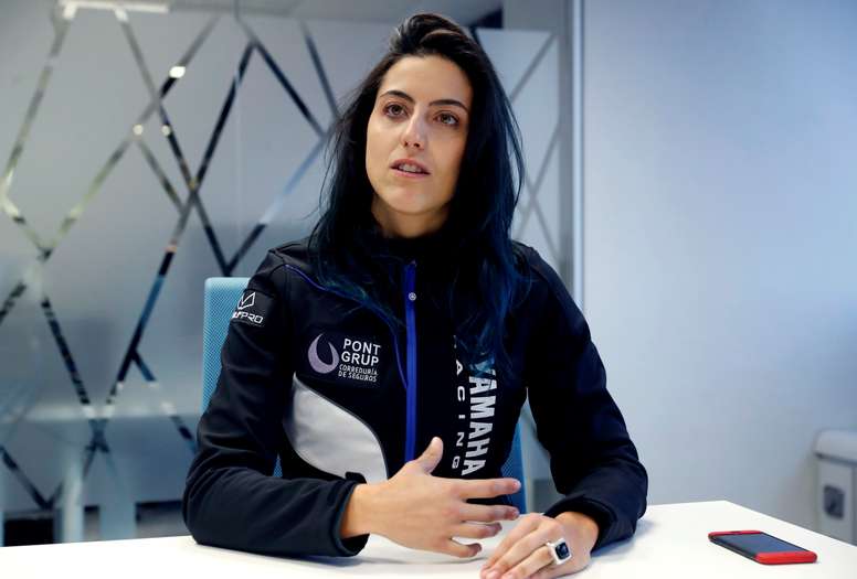 En la imagen un registro de la piloto Sara García, la primera española en correr el rally Dakar sobre una motocicleta, quien abandonó la carrera este jueves en la cuarta etapa por un problema eléctrico del motor. EFE/Archivo