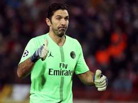 Il PSG cade dalle nuvole con Buffon ed Alves. EFE