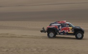 El francés Stephane Peterhansel compite en su Mini durante la octava etapa del Rally Dakar 2019, entre San Juan de Marcona y Pisco (Perú) . EFE