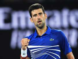 El tenista serbio Novak Djokovic celebra su victoria ante el ruso Daniil Medvedev durante el partido. EFE