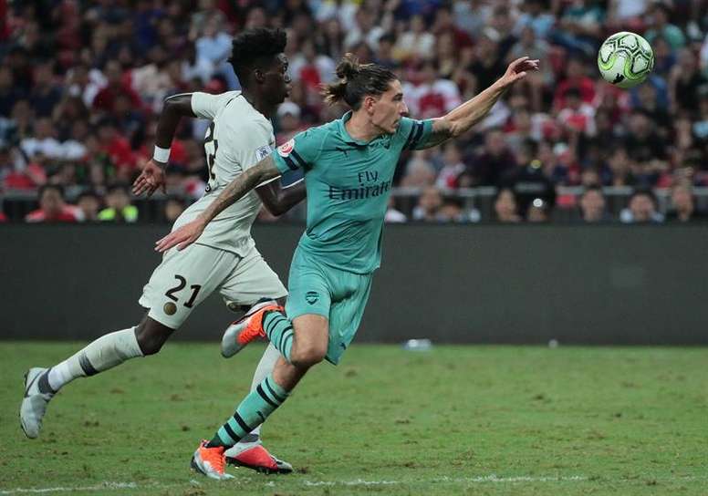 We See A Political Side Of Bellerin As He Criticises Boris Johnson Besoccer