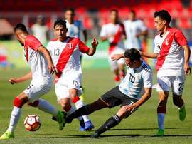 Argentina clasificó a cuartos en el último minuto. EFE