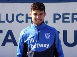 Arnaiz vuelve a sonreír con el fútbol. EFE