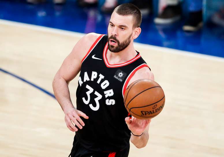 El pívot Marc Gasol durante la primera mitad del partido de baloncesto de la NBA entre los Raptors de Toronto y los New York Knicks en el Madison Square Garden de Nueva York. EFE