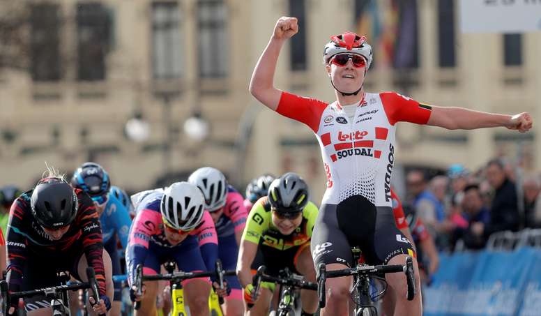 La corredora belga del equipo Lotto Soudal Ladies, Lotte Kopecky, se ha impuesto en el sprint de la 1ª Vuelta CV Féminas, con un tiempo de 2:08:19, en una única etapa entre Paterna y Valencia, de 88.5 kilómetros. EFE