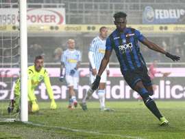 Duván Zapata, al rescate. EFE/EPA