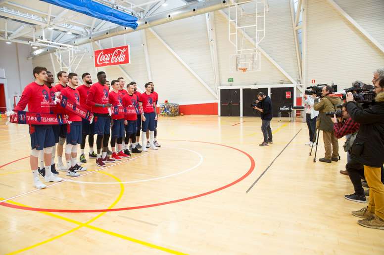 Los jugadores del Baskonia posan durante la jornada de atención a los medios que el club dedica este martes, en vísperas de la Copa del Rey que se disputará a partir del próximo día 14 en Madrid. EFE