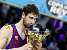 El jugador del Barcelona Lassa Ante Tomic, tras la final de la Copa del Rey de baloncesto ante el Real Madrid disputada este domingo en el WiZink Center. EFE