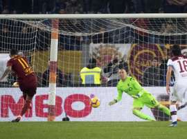 Kolarov hizo el primero, de penalti. EFE