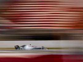 El piloto británico de Mercedes, Lewis Hamilton, durante la tercera jornada de los entrenamientos oficiales de pretemporada de Fórmula Uno que se celebran en el Circuito de Barcelona-Catalunya. EFE