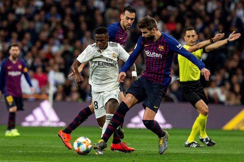 Un irónico Gerard Piqué intervino con ironía en la Gala de Campeones. EFE