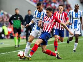 Everton frappe à la porte de Santiago Arias. EFE