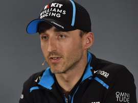 El piloto polaco de Fórmula Uno Robert Kubica, de Williams, participa en una rueda de prensa previa a la celebración del Gran Premio de Fórmula Uno de Australia, este viernes en el circuito Albert Park de Melbourne (Australia). La carrera se disputará el próximo 17 de marzo. EFE