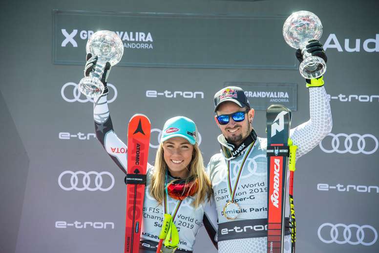 La esquiadora estadounidense Mikaela Shiffrin (izq) y el italiano Dominik Paris posan con sus respectivos Globos de Cristal tras ganar el Campeonato del Mundo de la disciplina de supergigante de esquí alpino en sus respectivas categorias este jueves en Soldeu-El Tarter (Andorra). EFE