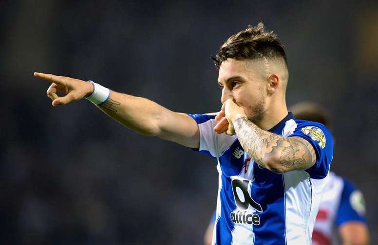 PSG pode "forçar" Porto a vender Alex Telles por quase a metade do ...