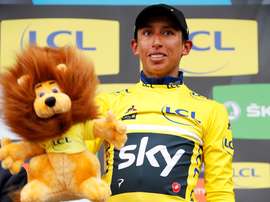 El corredor colombiano Egan Bernal Gomez, del Team Sky, celebra su triunfo en el París-Niza 2019. EFE/EPA
