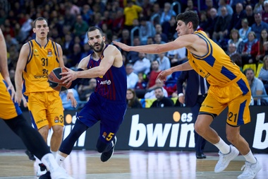 El alero italiano del Baskonia Patricio Garino (d). EFE/Archivo