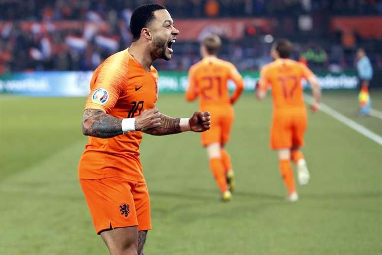 Depay Et Wijnaldum Au Barca C Est Presque Fait Besoccer
