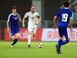 Con Godín de protagonista, Uruguay ganó la China Cup. EFE