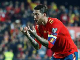 Ramos et Busquets cherchent leurs partenaires particuliers. EFE
