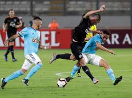 Olimpia se impuso por 0-3 a Sporting Cristal y se coloca líder. EFE