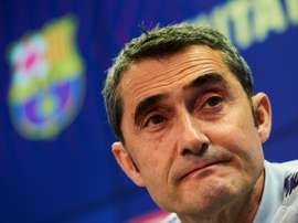 Valverde could rest Messi following clash with United's Smalling. EFE
