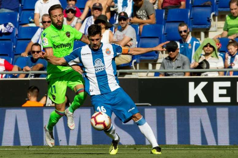 Javi López (d) se mostró ilusionado con la participación del Espanyol en Europa League. EFE/Archivo