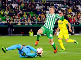 Tottenham have to hurry up and raise their offer if they want Betis' Lo Celso. EFE
