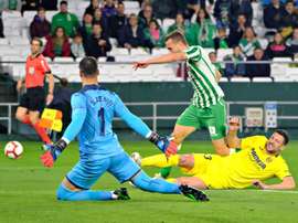 El Betis ya piensa en el derbi pendiente de Canales. EFE