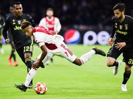 Liverpool are also looking to sign David Neres. EFE