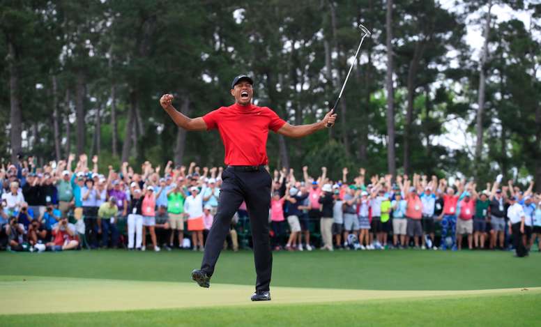 Tiger Woods celebra después de ganar el Torneo de Maestros 2019 en el Augusta National Golf Club en Augusta, Georgia, EE. UU., el 14 de abril de 2019. EFE